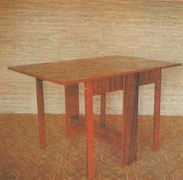 стол –тумба, удостоенная знака качества 